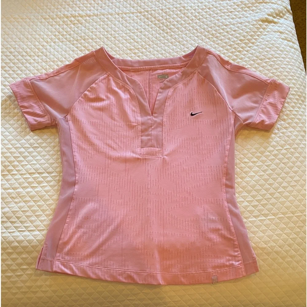 Nike pink workout/tennis short sleeve top mesh sides. Size Small - Picture 2 of 5